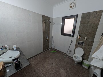 Bathroom in 3 BHK Builder Floor at Sector 40 – for Rent