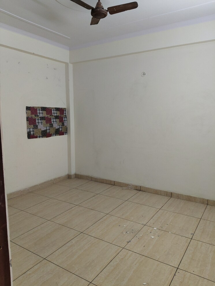 Room, sector 110 3 Bedroom 900 Sq.Ft. Builder Floor In Sector 110 Gurgaon 8560803