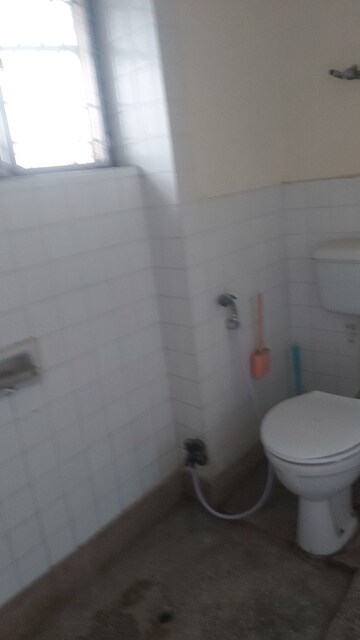 Bathroom in 2.5 BHK Apartment at Mayur Vihar – for Rent