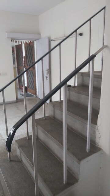 Staircase in 2.5 BHK Apartment at Mayur Vihar – for Rent