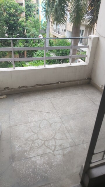 Balcony in 2.5 BHK Apartment at Mayur Vihar – for Rent