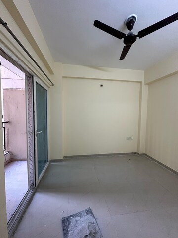 Room in 3 BHK Apartment at Windsor Paradise 2, Raj Nagar Extension – for Rent