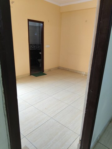 Room in 3 BHK Builder Floor at Sector 110 – for Rent