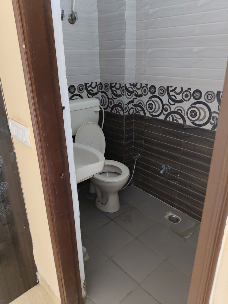 Bathroom, sector 110 3 Bedroom 900 Sq.Ft. Builder Floor In Sector 110 Gurgaon 8560862