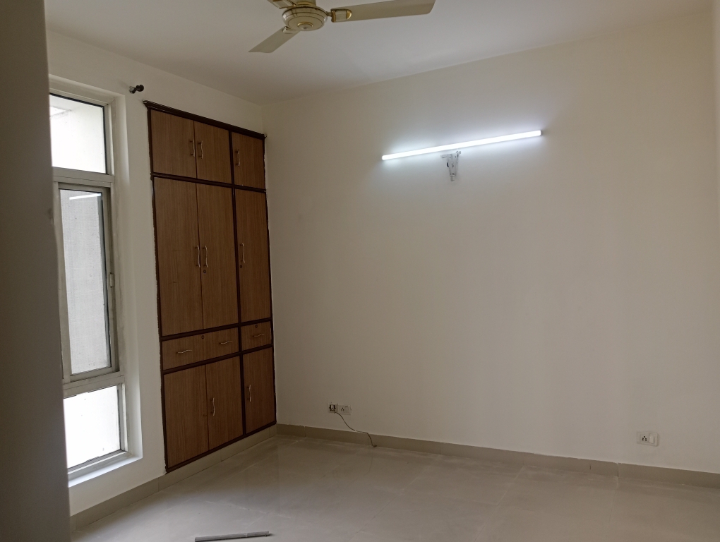 3 BHK 1600 Sq.Ft. Apartment in Omaxe Grand