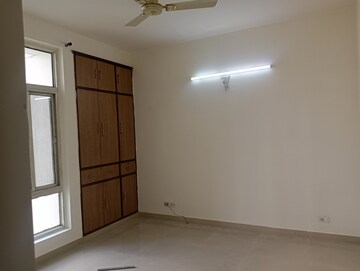 2 BHK Apartment For Rent in Omaxe Grand, Sector 93b