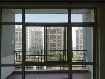 Room in 3 BHK Apartment at Omaxe Grand, Sector 93b – for Rent