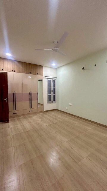 Room in 6 BHK Villa at Ansal Sushant Golf city, Sushant Golf City – for Rent