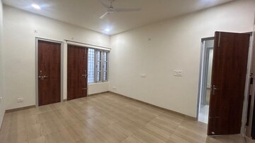 Room in 6 BHK Villa at Ansal Sushant Golf city, Sushant Golf City – for Rent