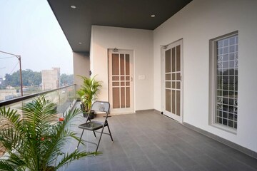 Room in 6 BHK Villa at Ansal Sushant Golf city, Sushant Golf City – for Rent