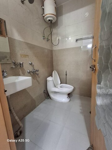 Bathroom in 1 BHK Builder Floor at Sector 43 – for Rent