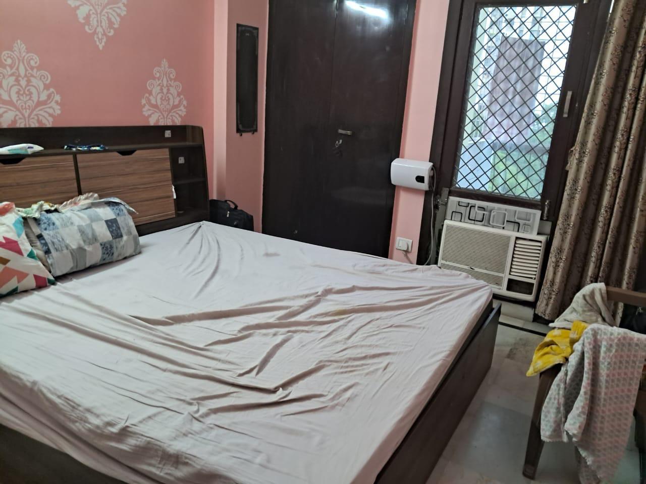 2 BHK Apartment For Rent in Shipra Royal Tower