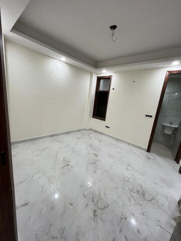 Room in 1 BHK Builder Floor at Saket – for Rent