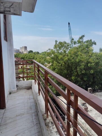 1 BHK Builder Floor For Rent in Saket