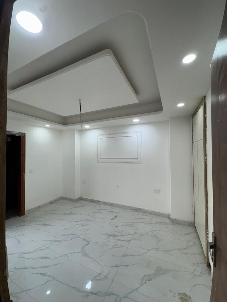 Room, sector 73 4 Bedroom 1850 Sq.Ft. Apartment In Sector 73 Noida 8561213