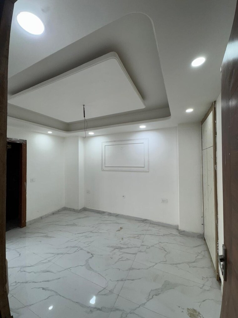 Room, sector 73 4 Bedroom 1850 Sq.Ft. Apartment In Sector 73 Noida 8561213