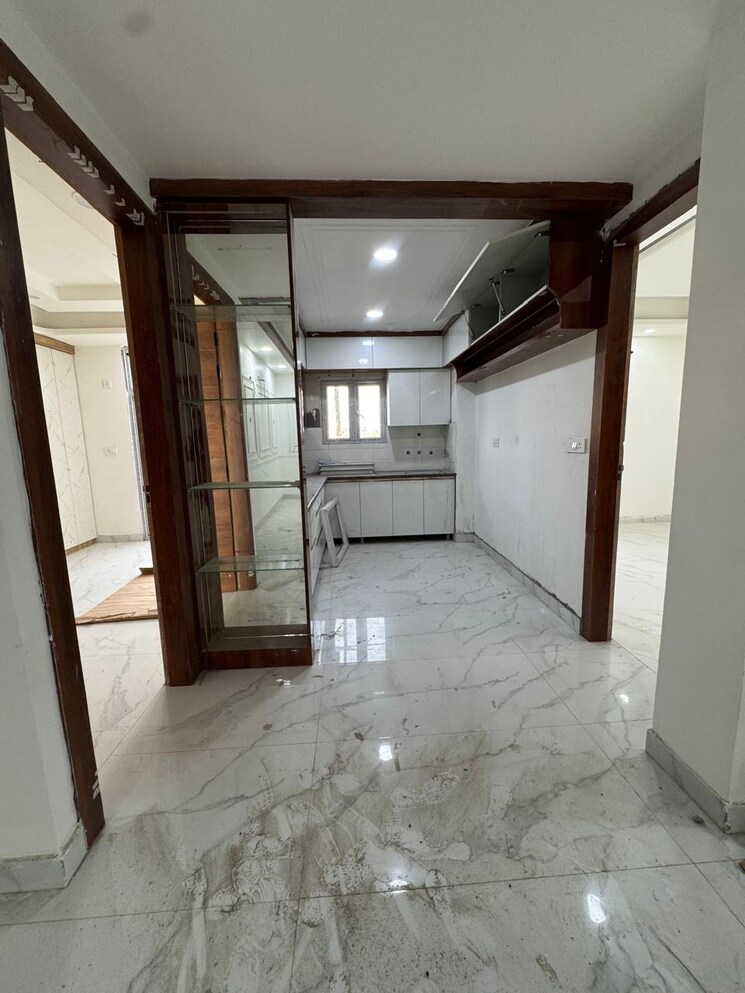 Room, sector 73 4 Bedroom 1850 Sq.Ft. Apartment In Sector 73 Noida 8561213