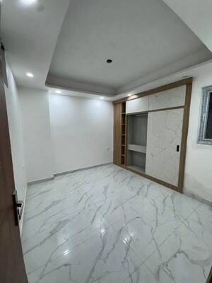 Room in 4 BHK Apartment at Sector 73 – for Sale