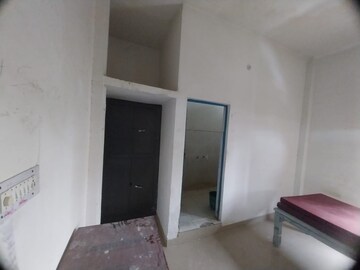 Room in 6+ BHK Villa at Kamta – for Rent