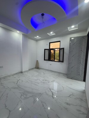 Room in 2 BHK Apartment at Sector 82 – for Sale