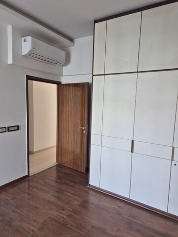 Room in 3 BHK Apartment at Signature Global City, Sector 37d – for Rent