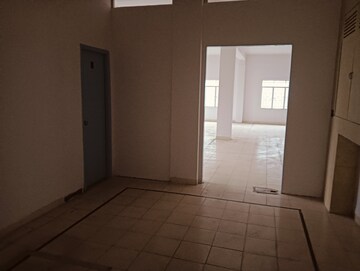 Room in  Showroom at Esplanade – for Rent