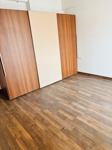 Room in 4 BHK Apartment at Chandra Panorama, Sushant Golf City – for Rent