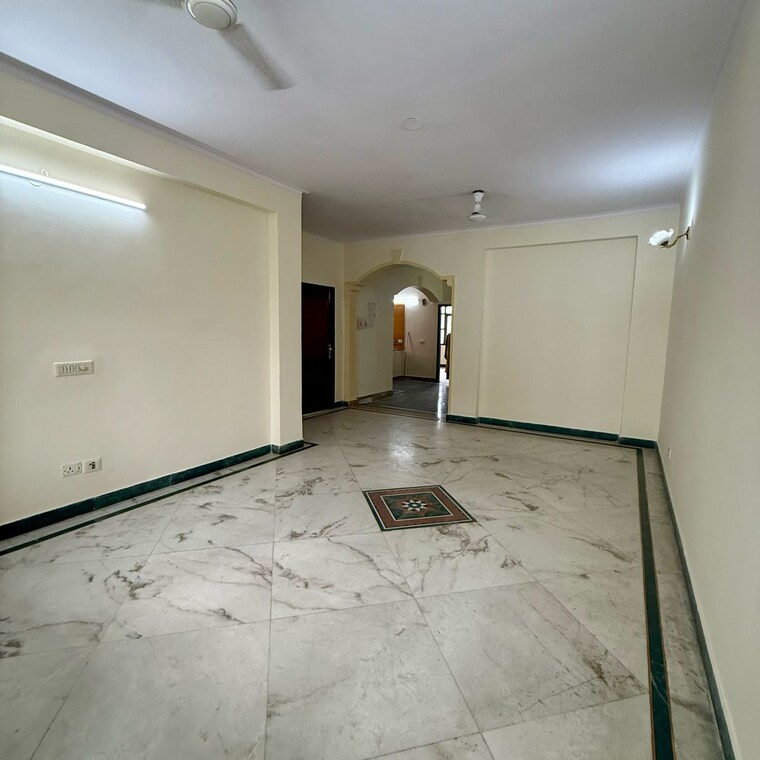 Room, uppal-southend 3 Bedroom 311 Sq.Yd. Builder Floor In Sector 49 Gurgaon 8561312