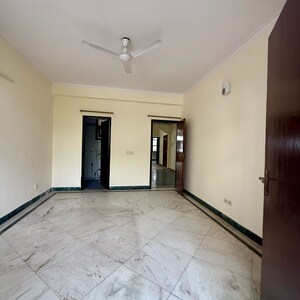 Room in 3 BHK Builder Floor at Uppal Southend, Sector 49 – for Sale