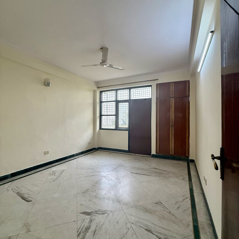 Room, uppal-southend 3 Bedroom 311 Sq.Yd. Builder Floor In Sector 49 Gurgaon 8561312