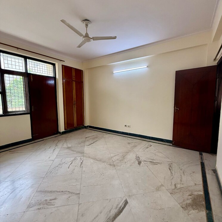 Room, uppal-southend 3 Bedroom 311 Sq.Yd. Builder Floor In Sector 49 Gurgaon 8561312