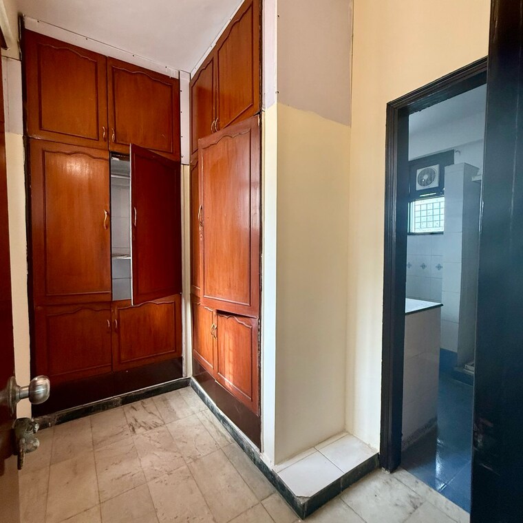 Room, uppal-southend 3 Bedroom 311 Sq.Yd. Builder Floor In Sector 49 Gurgaon 8561312