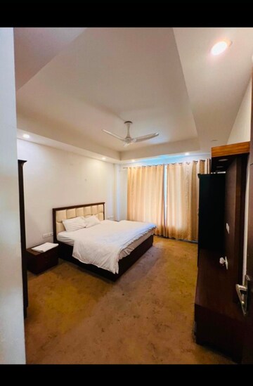 Bedroom in 3 BHK Builder Floor at Milan CGHS, Sector 39 – for Rent