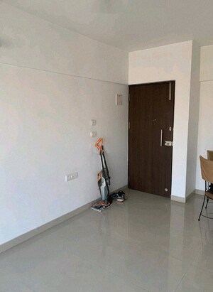 Room in 1 BHK Apartment at Wadhwa Elite Solitaire, Kolshet Road – for Sale