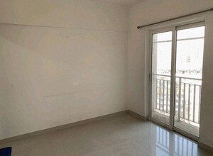 Room in 1 BHK Apartment at Wadhwa Elite Solitaire, Kolshet Road – for Sale