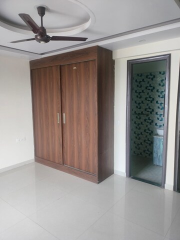 Room in 3 BHK Builder Floor at Sushant Lok 3, Sector 57 – for Rent
