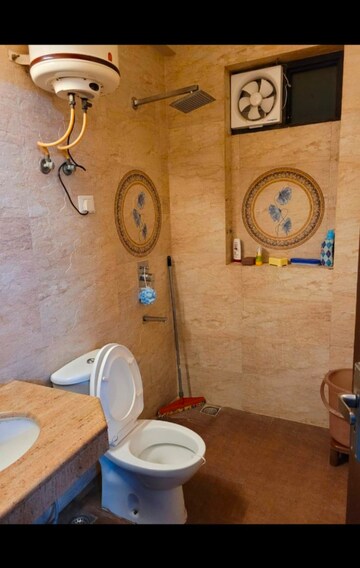 Bathroom in 2 BHK Builder Floor at SAS Tower, Sector 38 – for Rent