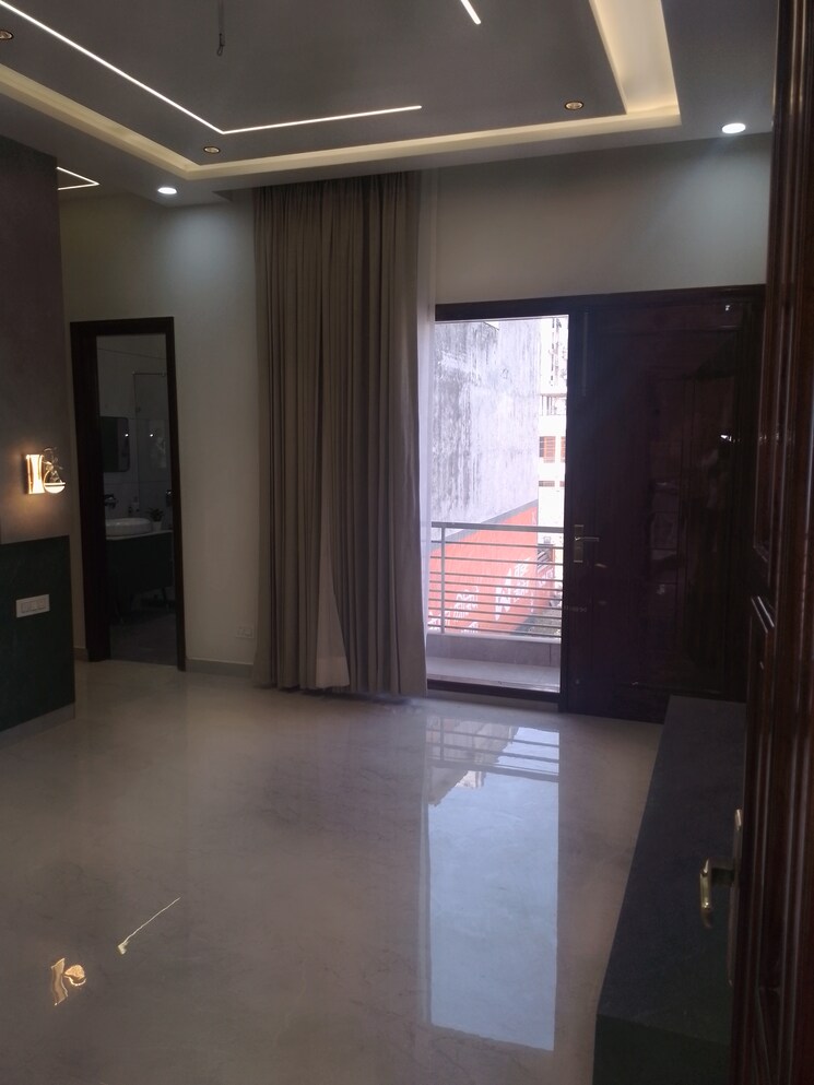 Room, sector 125 5 Bedroom 430 Sq.Yd. Independent House In Sector 125 Mohali 8561452