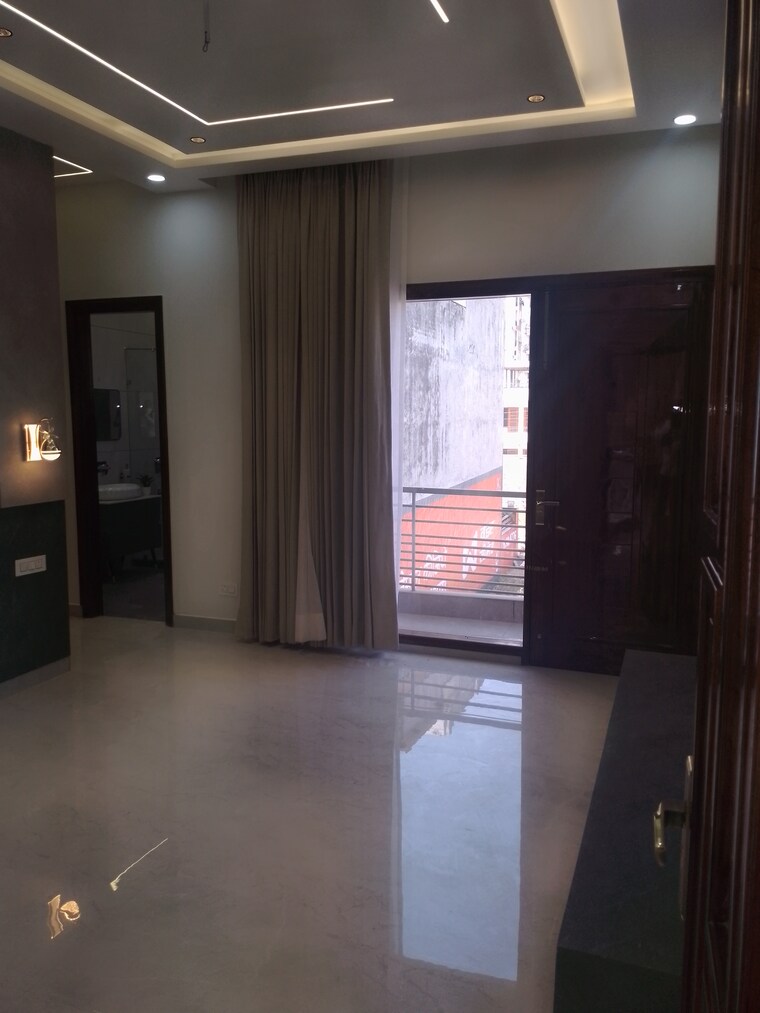 Room, sector 125 5 Bedroom 430 Sq.Yd. Independent House In Sector 125 Mohali 8561452