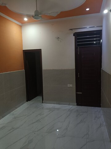 Room in 2 BHK Builder Floor at Dhakoli Village – for Rent