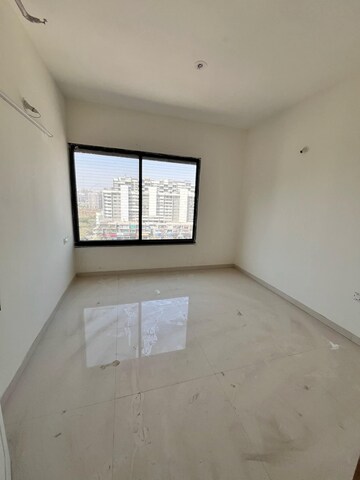 Room in 2 BHK Apartment at Kumar Palmspring Towers, Undri – for Rent