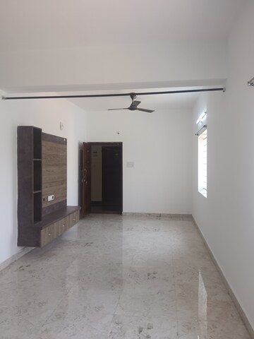 Room in 2 BHK Apartment at Manikonda – for Rent