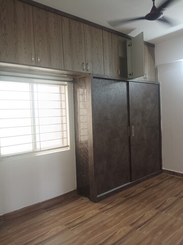 Room in 2 BHK Apartment at Manikonda – for Rent