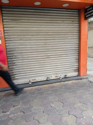  Shop For Rent in Park Street