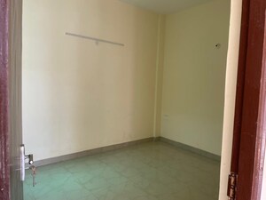 Room in 3 BHK Apartment at Tech Zone 4 Greater Noida – for Sale