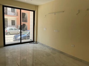 Room in 3 BHK Apartment at Tech Zone 4 Greater Noida – for Sale