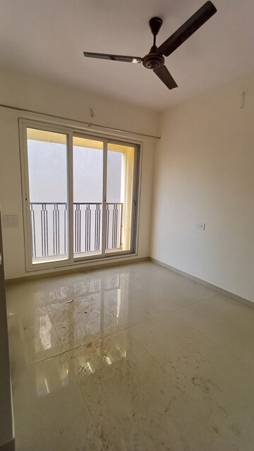 2 BHK Apartment For Rent in Mittal Tower, Louis Wadi