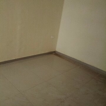 Room in 2 BHK Apartment at Pyramid Elite, Sector 86 – for Rent