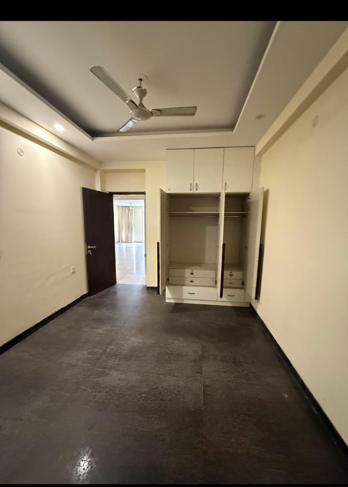 3 BHK 2400 Sq.Ft. Builder Floor in RWA Residential Society Sector 46