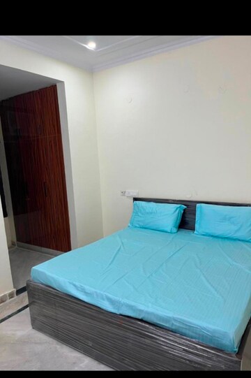 Bedroom in 2 BHK Builder Floor at SAS Tower, Sector 38 – for Rent